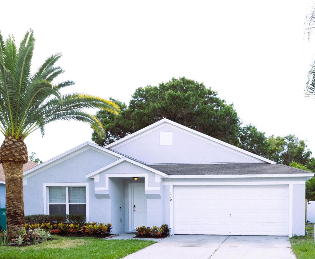 Relaxing four bedroom get away built for long stays