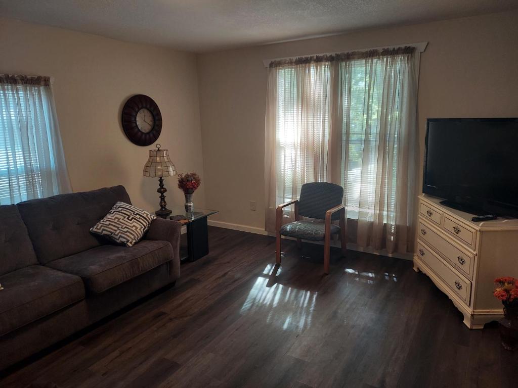 left turn loft (Knoxville)