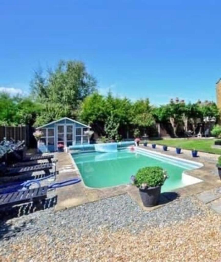 SherPai Lodge with Heated outdoor Pool which will be open from May to September (Kent)