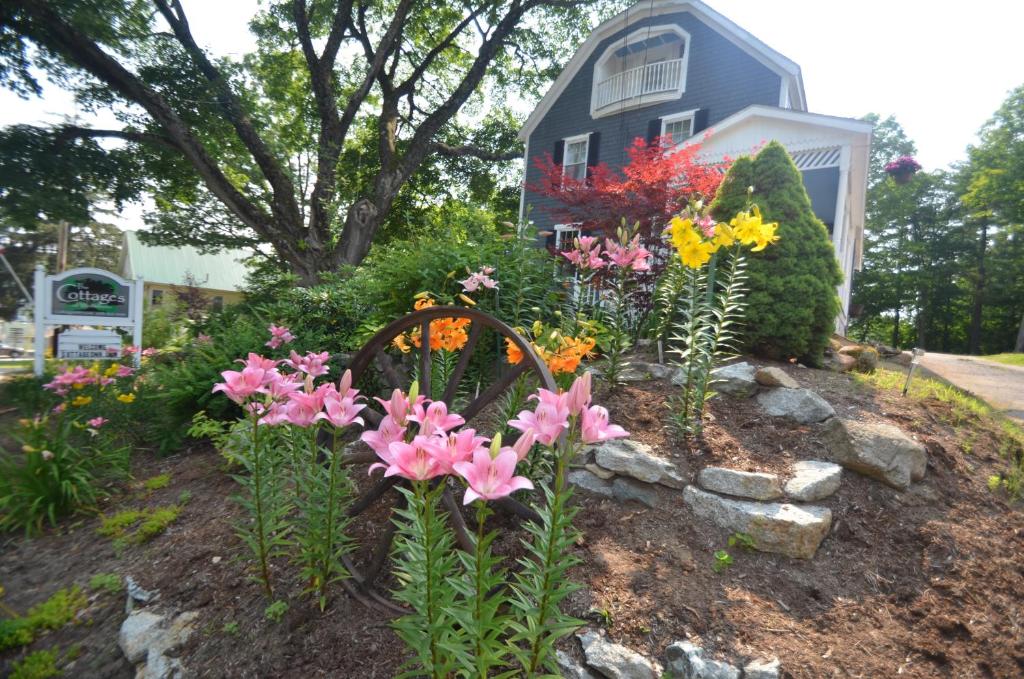 14 Victorian- 5 Bedroom and 3 Bathroom with Courtyard (Wolfeboro)