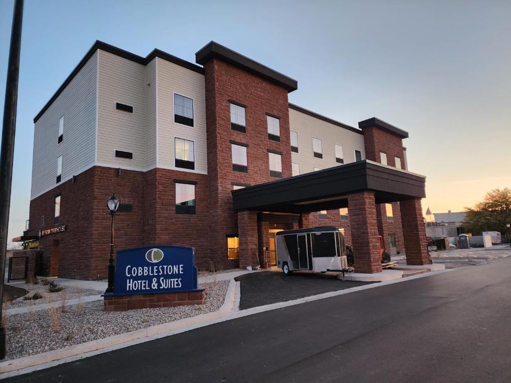 Cobblestone Hotel & Suites - De Pere (De Pere)