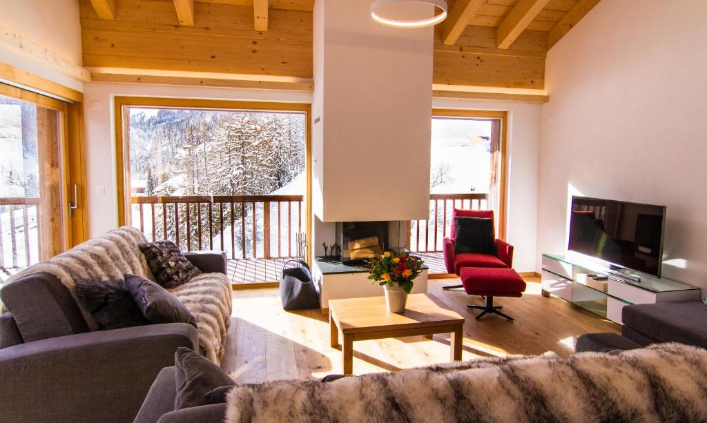 Chalet Les Rahâs by Mrs Miggins (Grimentz)