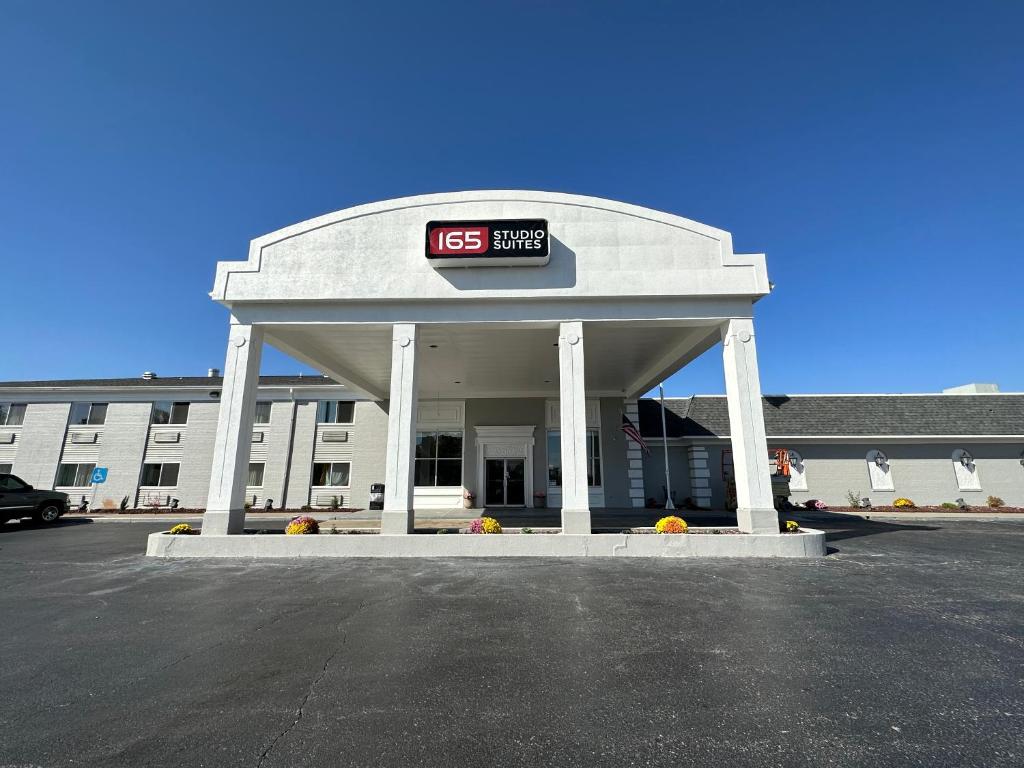 I65 Studio Suites (Scottsburg)
