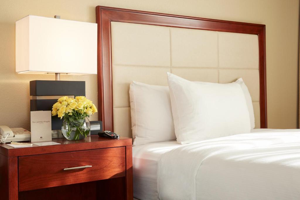 DoubleTree Suites by Hilton Hotel Cincinnati - Blue Ash (Sharonville)