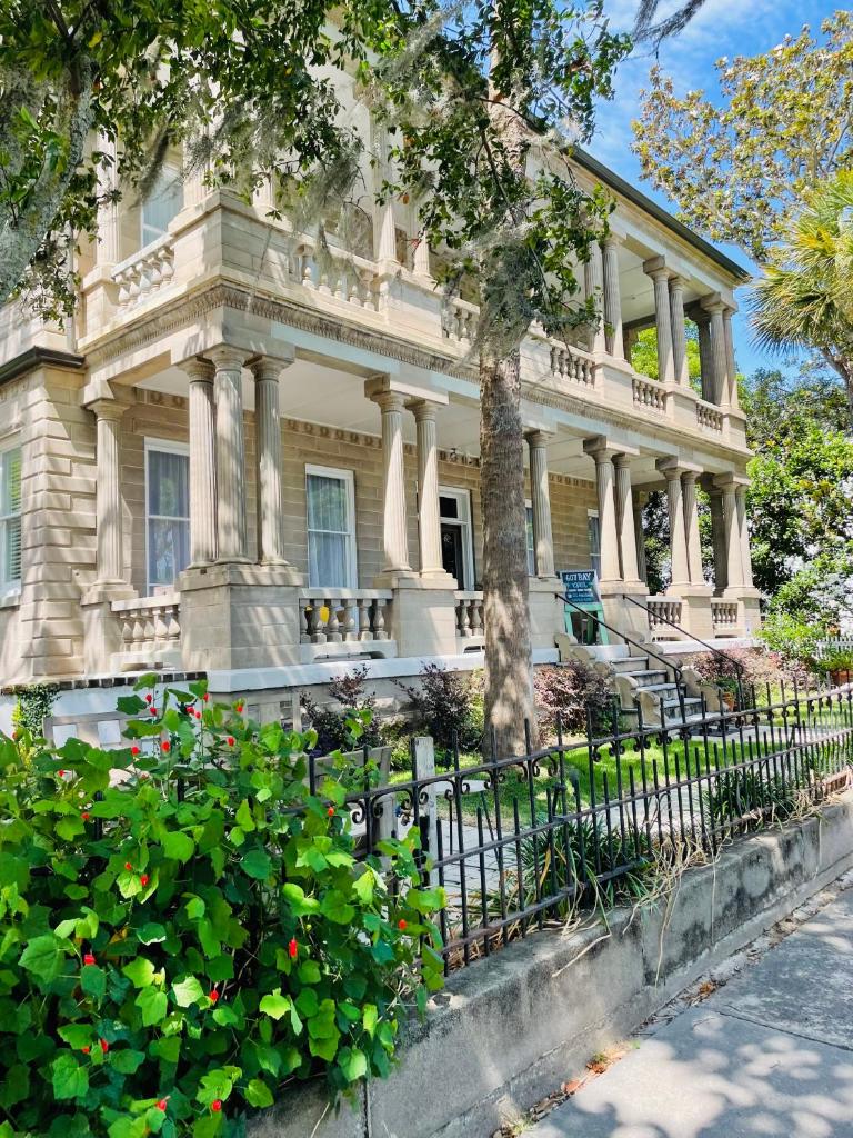 607 Bay Luxurious Guest Rooms (Beaufort)