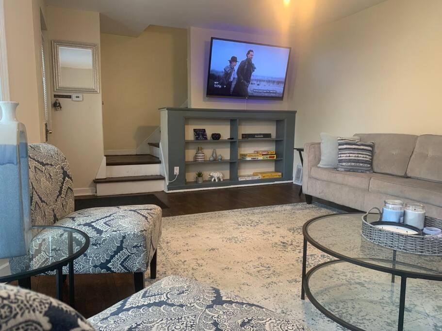 Spacious Modern Getaway Mins From Major Retail (Calumet City)