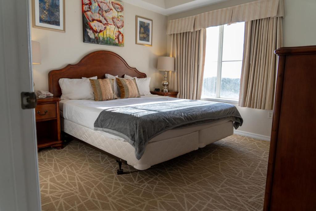 705S Luxury suite pool and Universal Studios view