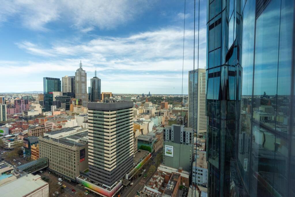 High-rise Cityview Condo in the Heart of Melbourne