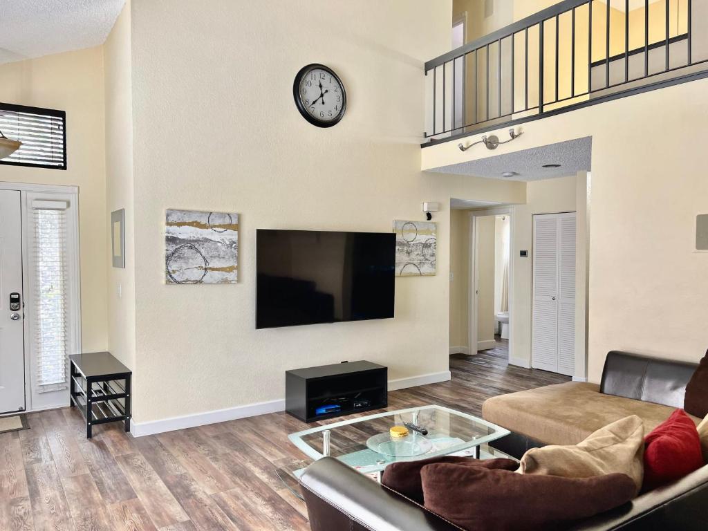 4 Bedroom House by Downtown Reno