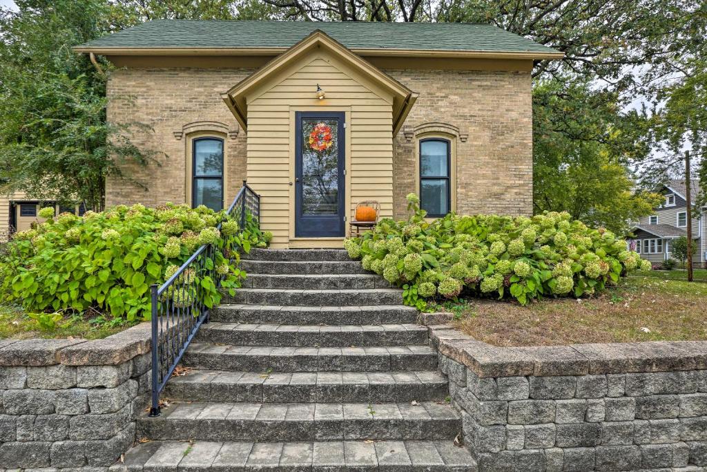 Bright Clear Lake Getaway (Clear Lake)