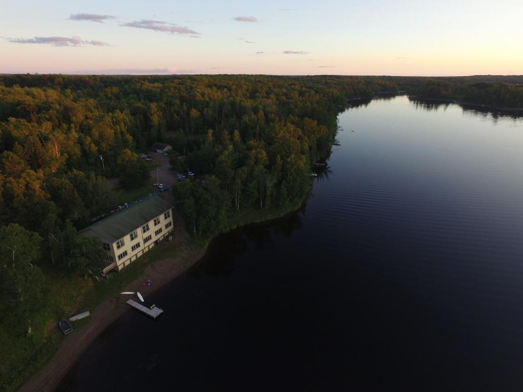 Hanging Horn Lakeside Resort (Moose Lake)