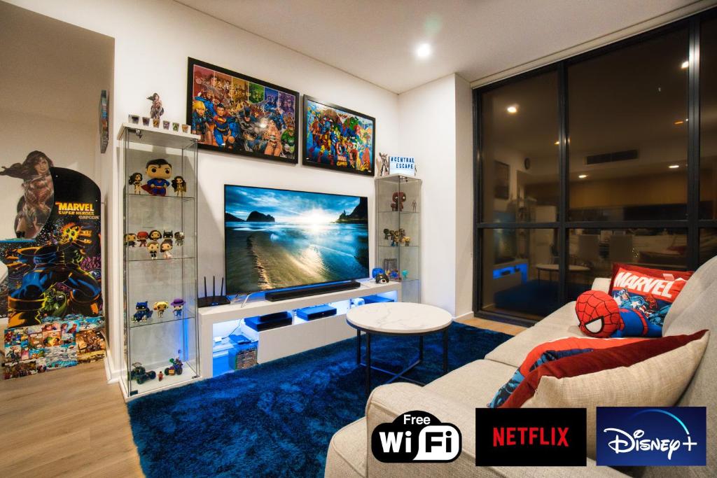 DC vs Marvel Theme ft Arcade Machine Pool Gym Spa Sauna BBQ