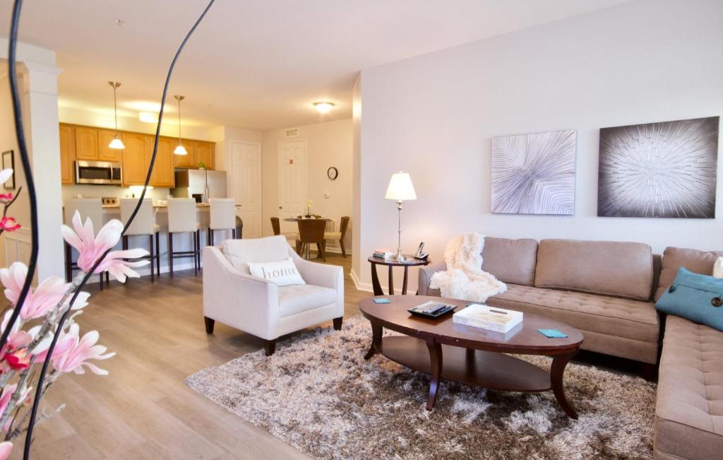 Vista Cay Sophisticated Retreat Condo ! Explore All Parks and Conventions