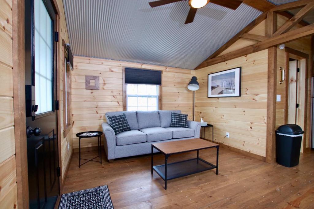 The Cayo Cabin (Millersburg)
