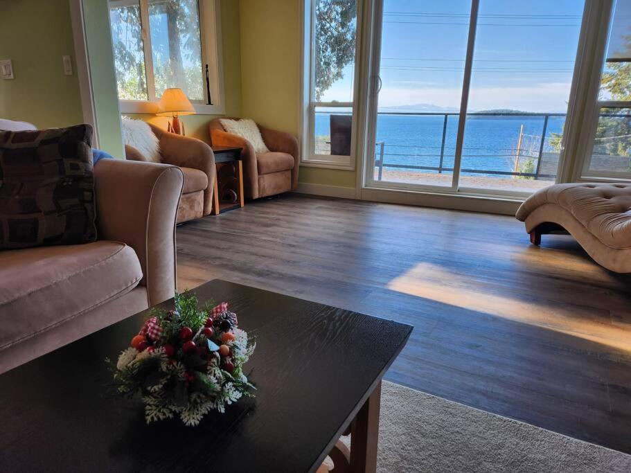 Relaxing 3bdr 2bth Home with Gorgeous View (Sechelt)