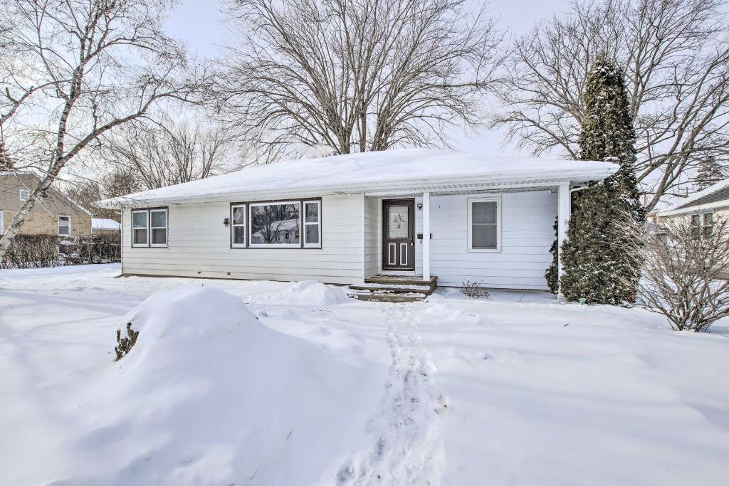 Cozy Oshkosh Home (Oshkosh)