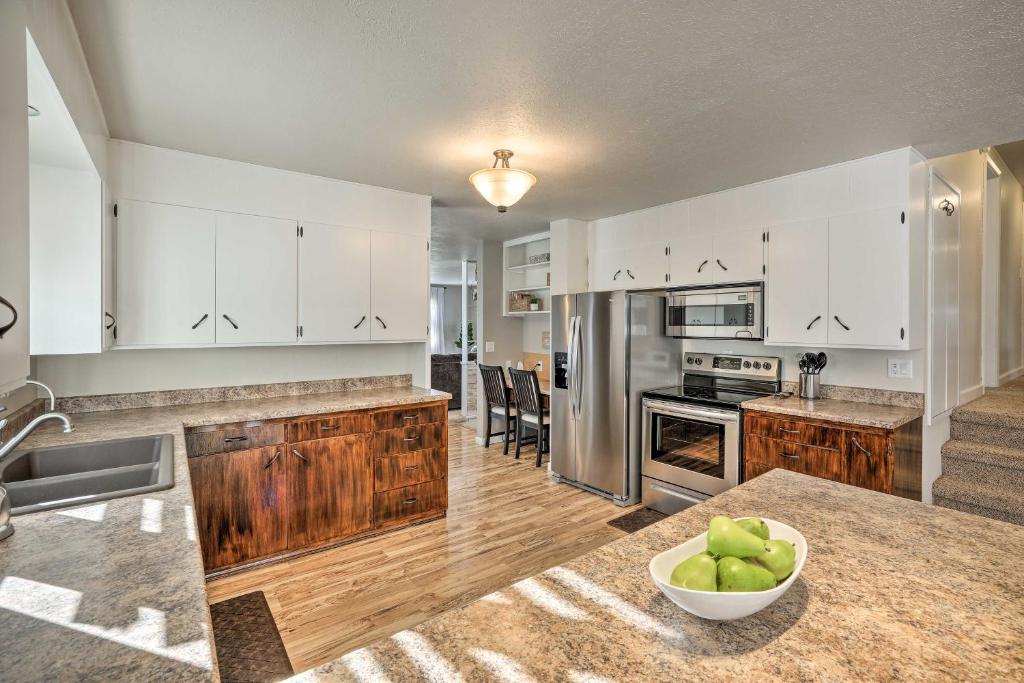Sioux Center Split-Level Home with Game Room! (Sioux Center)