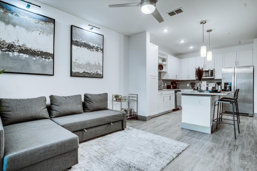 Luxury 1BR 1BTH Sleeps Up To 5