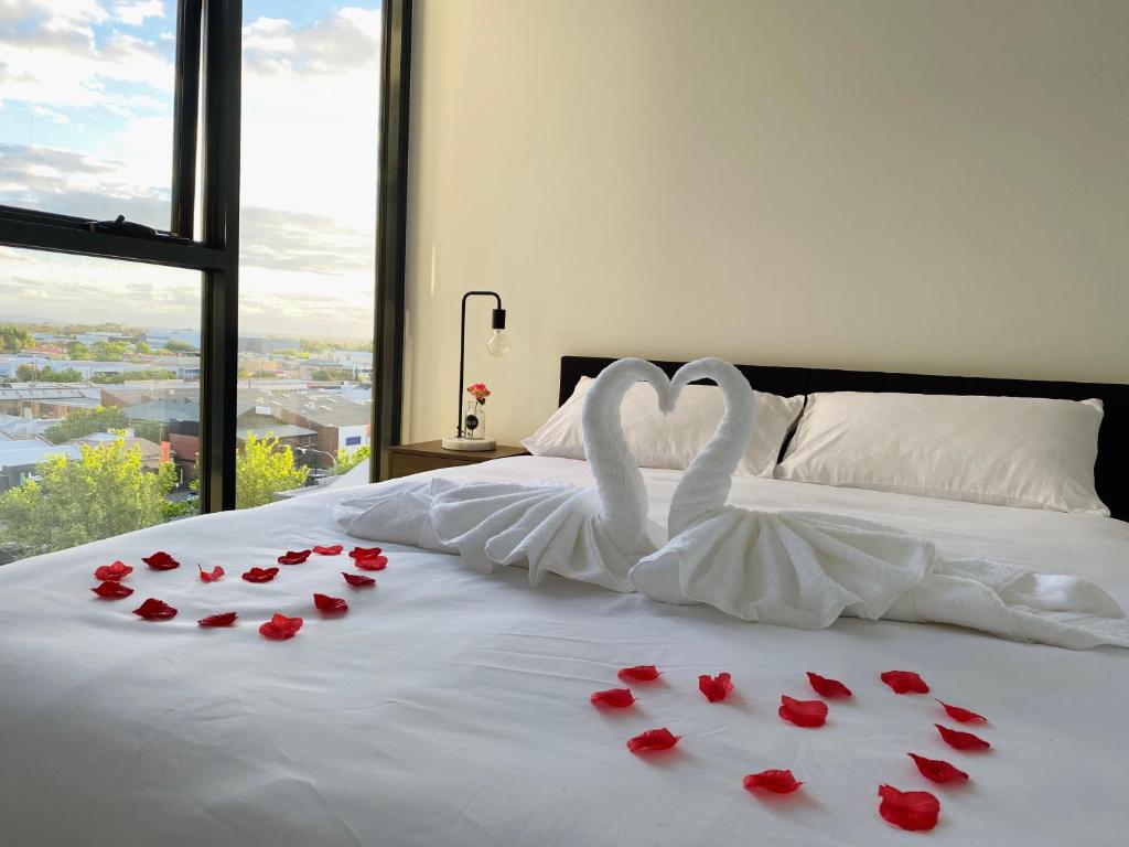 Luxury 2 Bedroom Apartment - Adelaide CBD