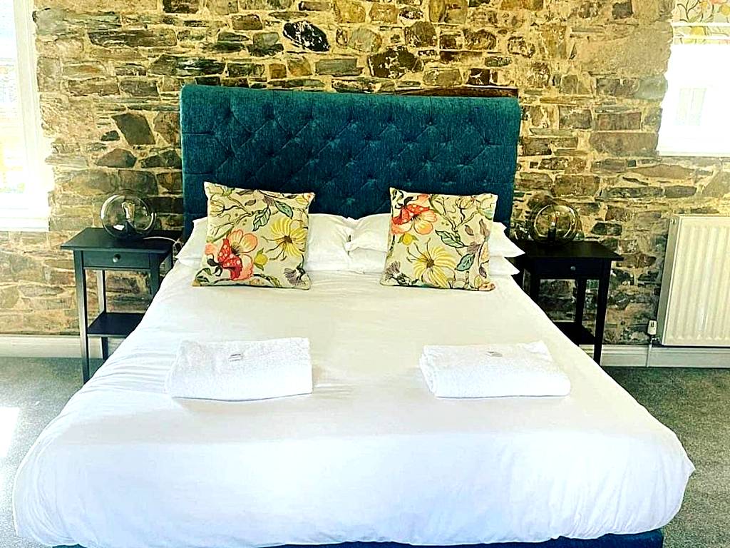 The Fountain Inn & Riverside Restaurant