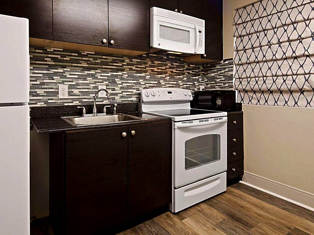 Best Western St. Augustine Beach Inn: King Suite with Kitchen and Balcony - Non-Smoking