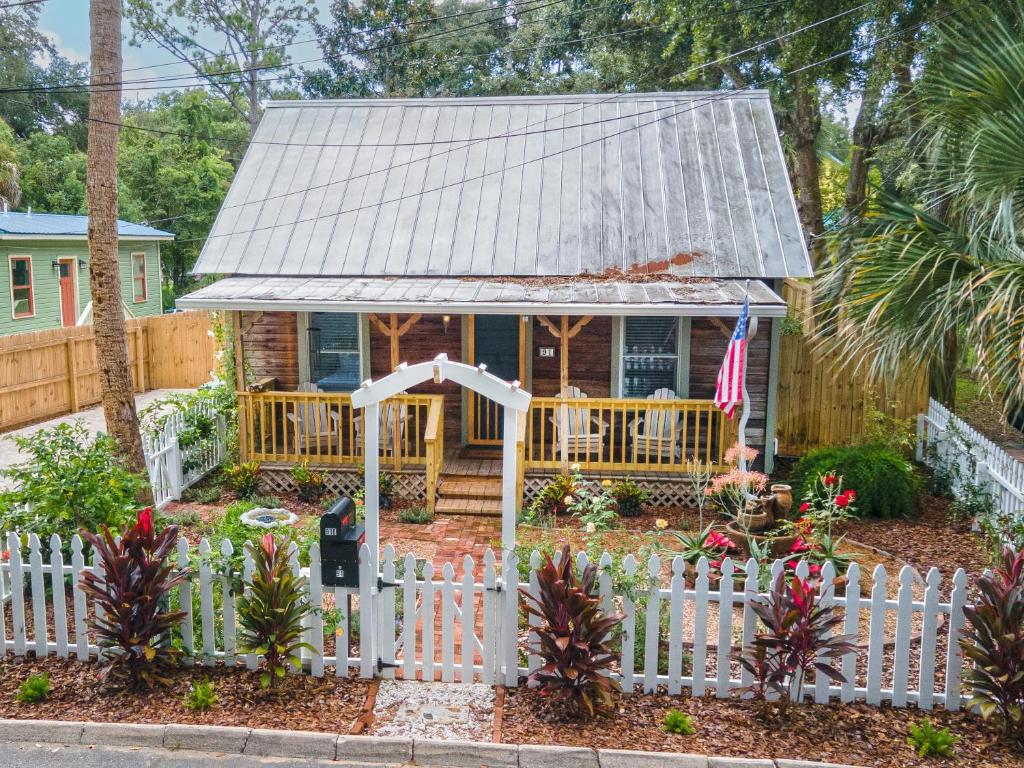 Garden Views in Lincolnville Walk DT Dogs OK