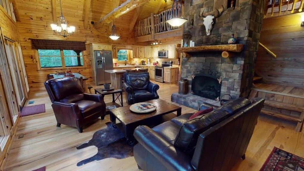 The Hilltop Retreats - 2 Luxury Cabins in Hocking Hills